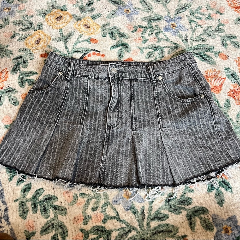 Zara pinstripe pleated mini skirt Size medium